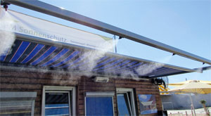 Terrassen­kühlsysteme | Produkte | EM Sonnenschutz - Wenn im Sommer die Luft „steht“, schaffen unsere Terrassenkühlsysteme wohltuend angenehme Abkühlung um 5-10° C. Es gibt ein fix zusammengestelltes Privat Homeset und ein flexibel erweiterbares Profi Set für Gastro- und Privatgebrauch.